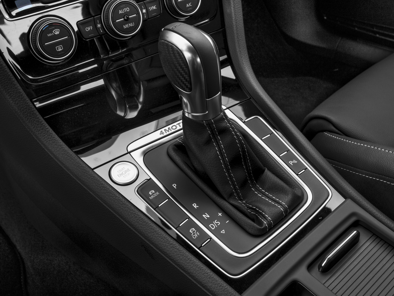 2016 Volkswagen Golf R 4DR HB DSG