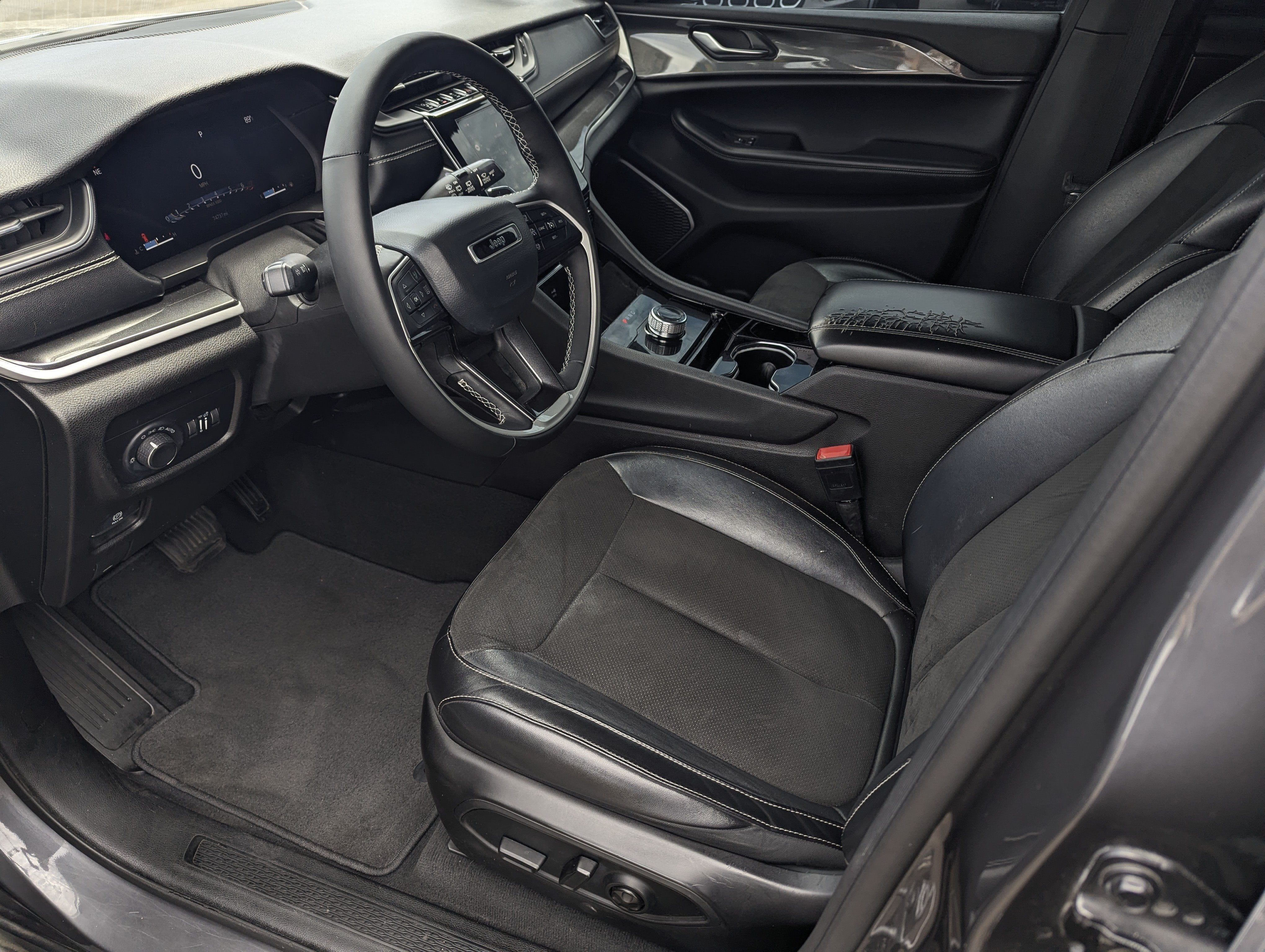 2022 Jeep Grand Cherokee Altitude 4x2