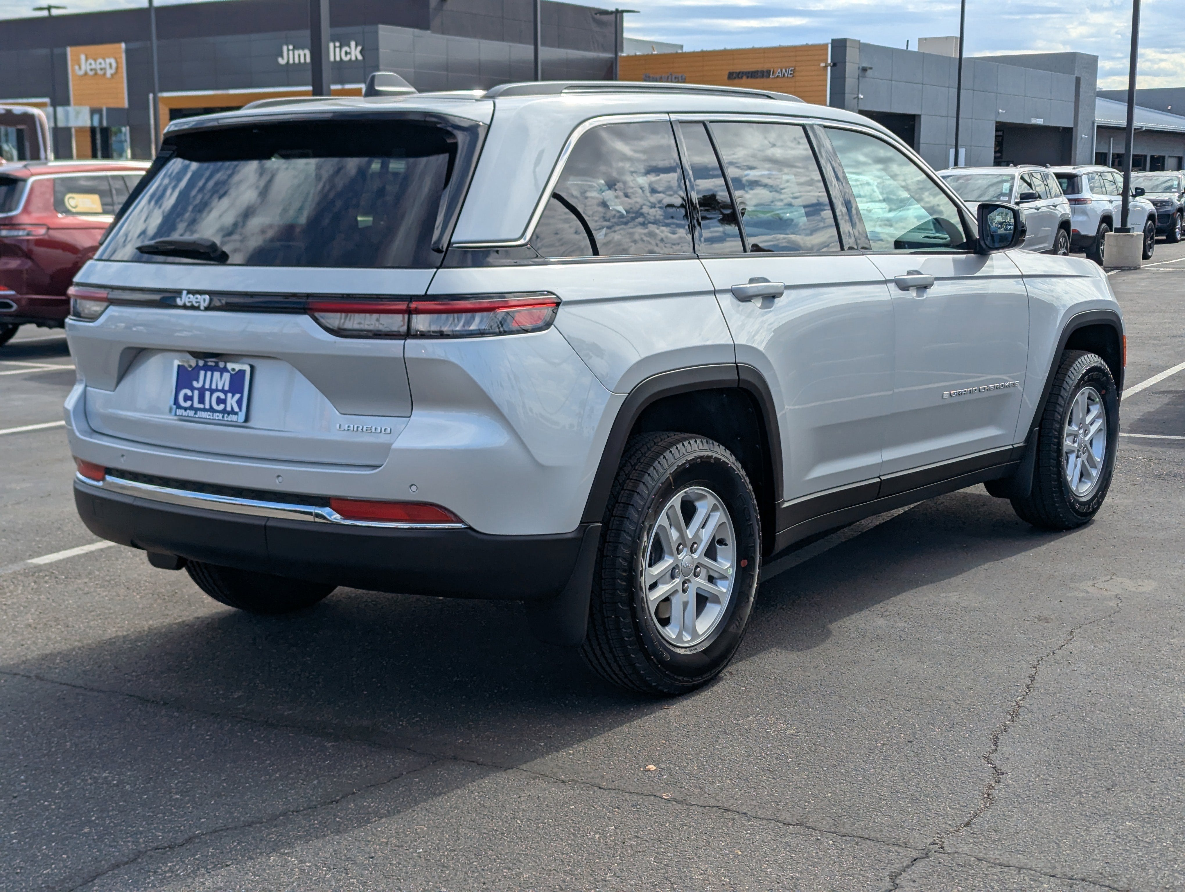 2025 Jeep Grand Cherokee Laredo