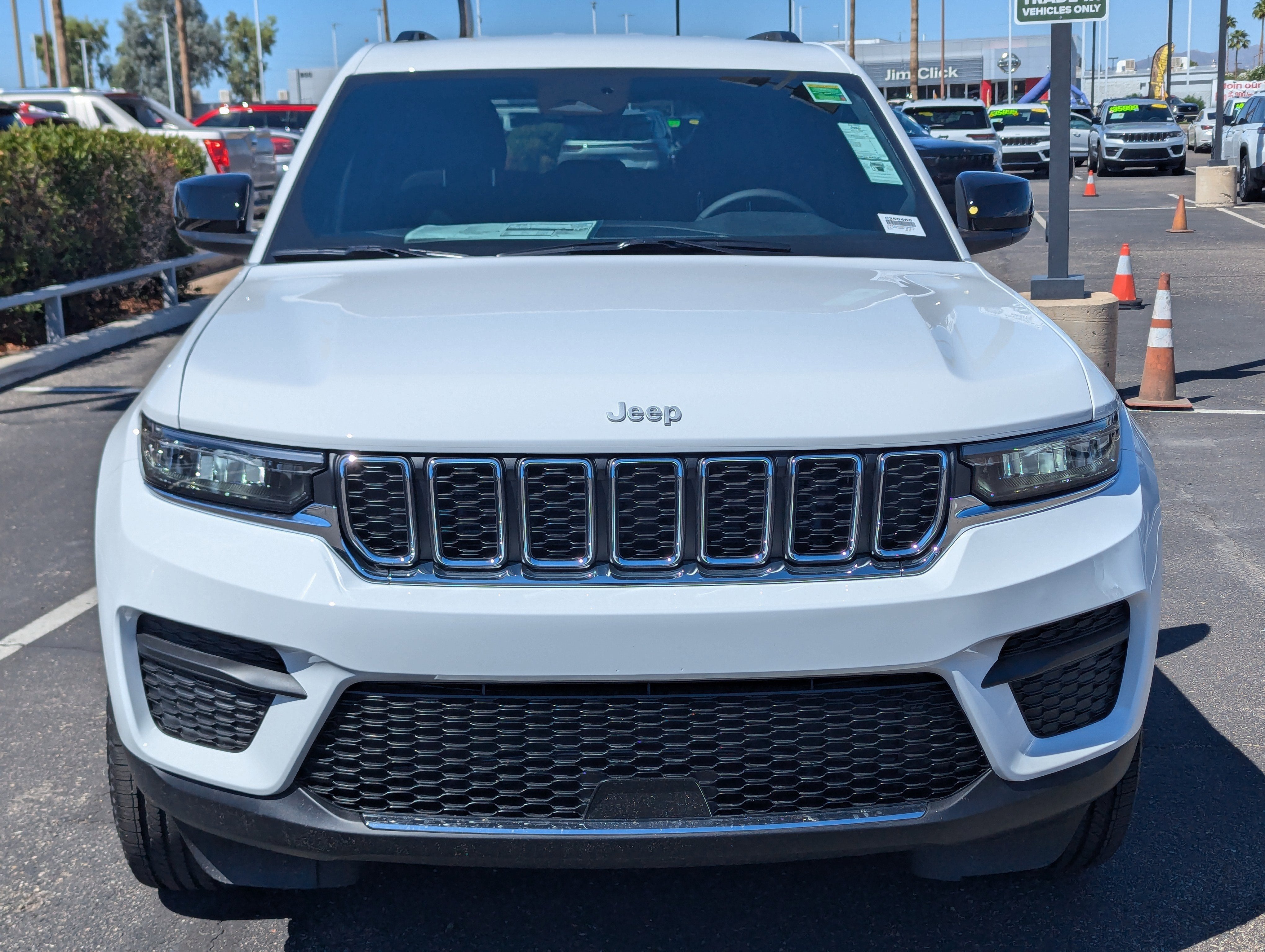 2025 Jeep Grand Cherokee Laredo