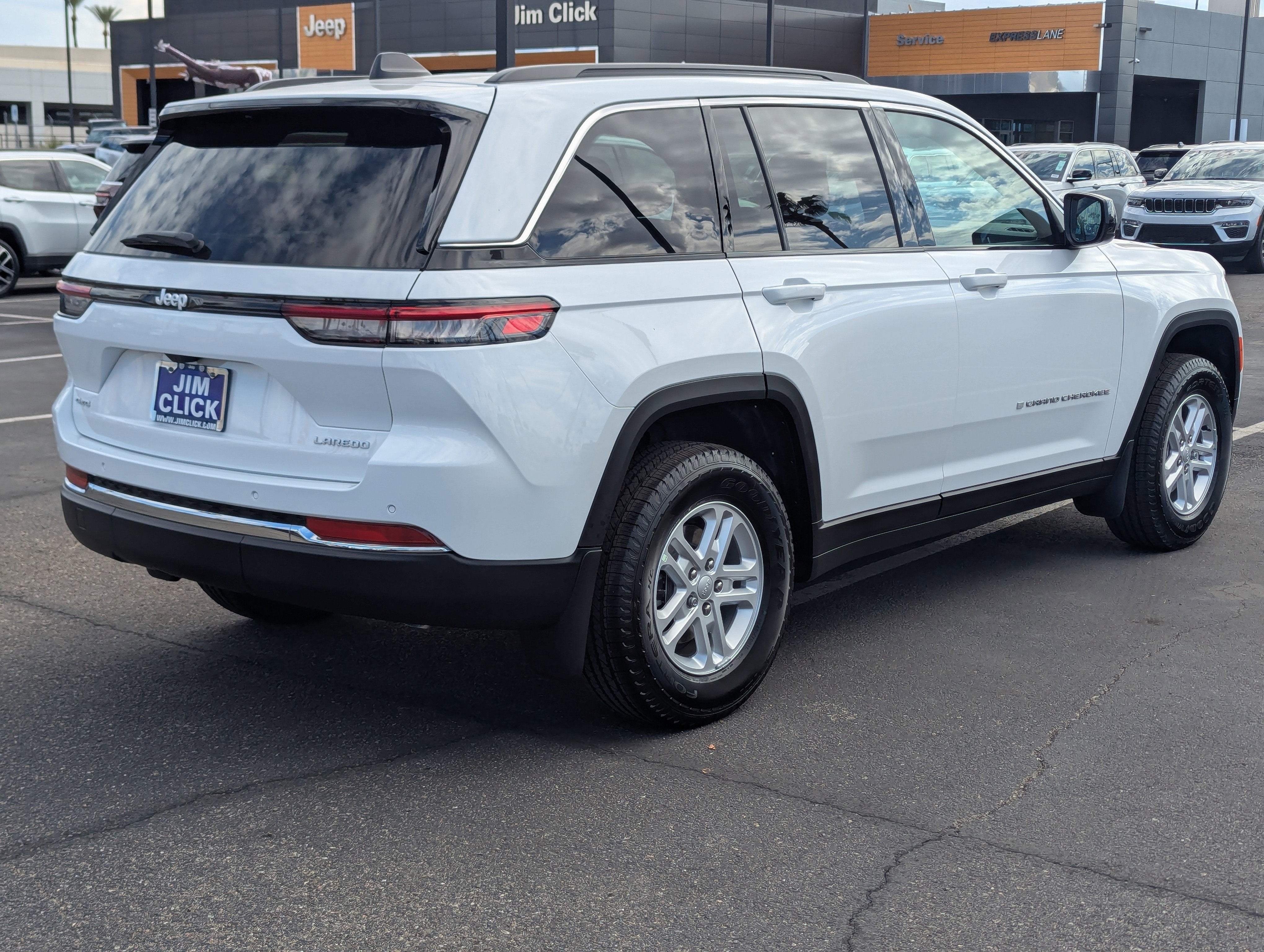 2025 Jeep Grand Cherokee Laredo