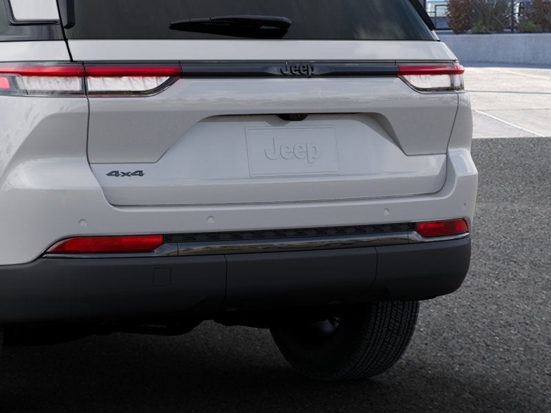 2025 Jeep Grand Cherokee Base