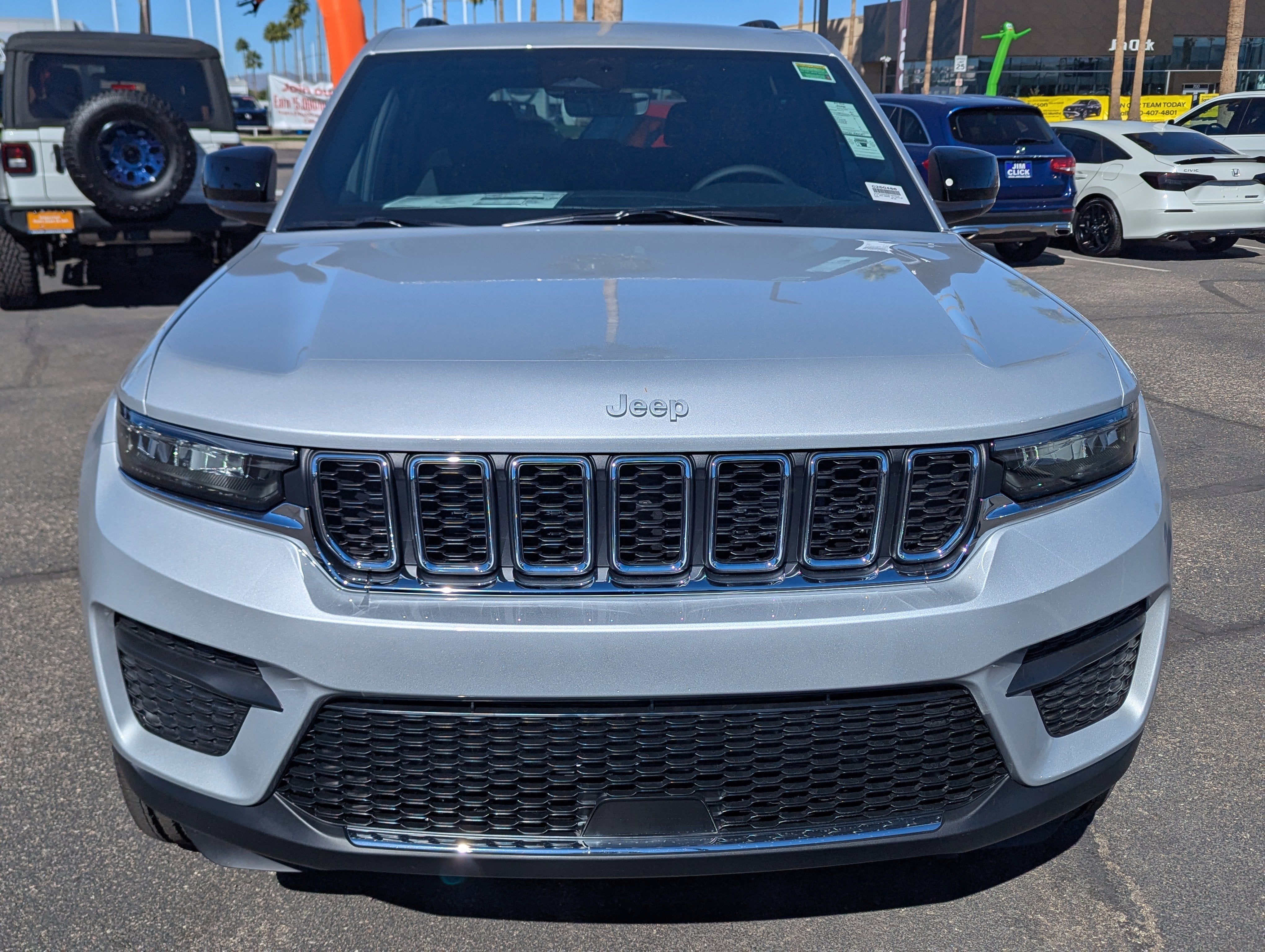 2025 Jeep Grand Cherokee Laredo