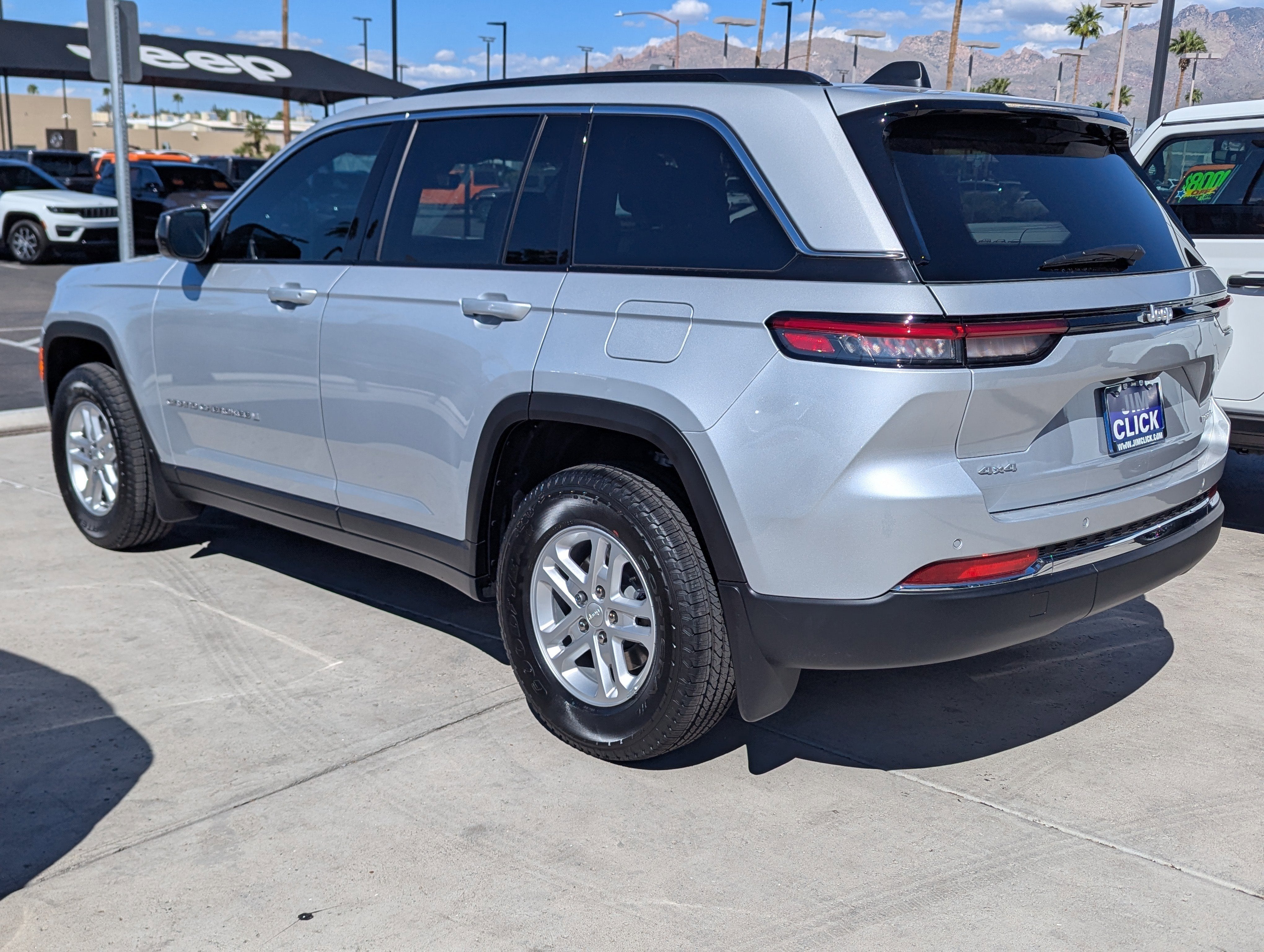 2025 Jeep Grand Cherokee Laredo