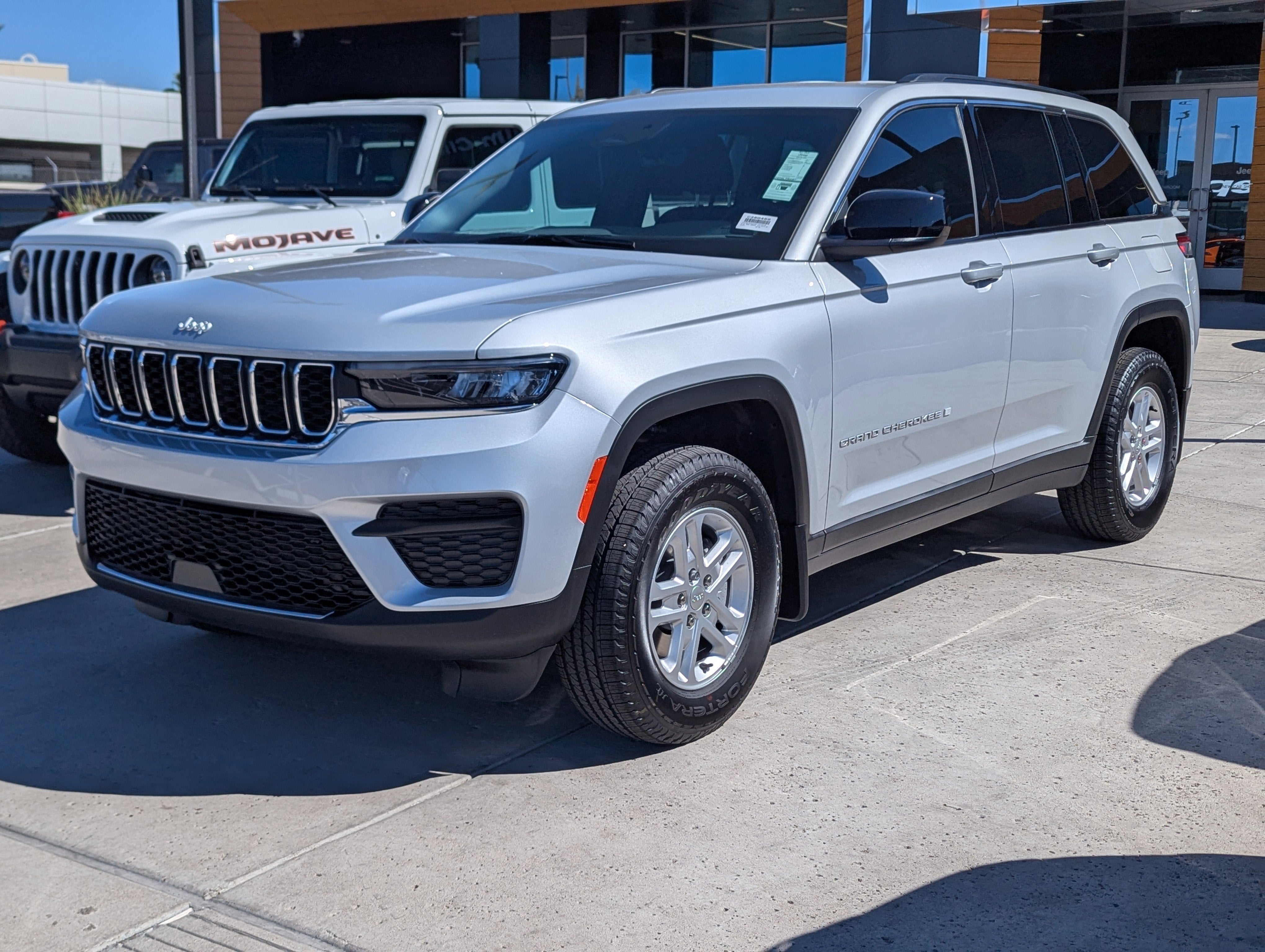 2025 Jeep Grand Cherokee Laredo