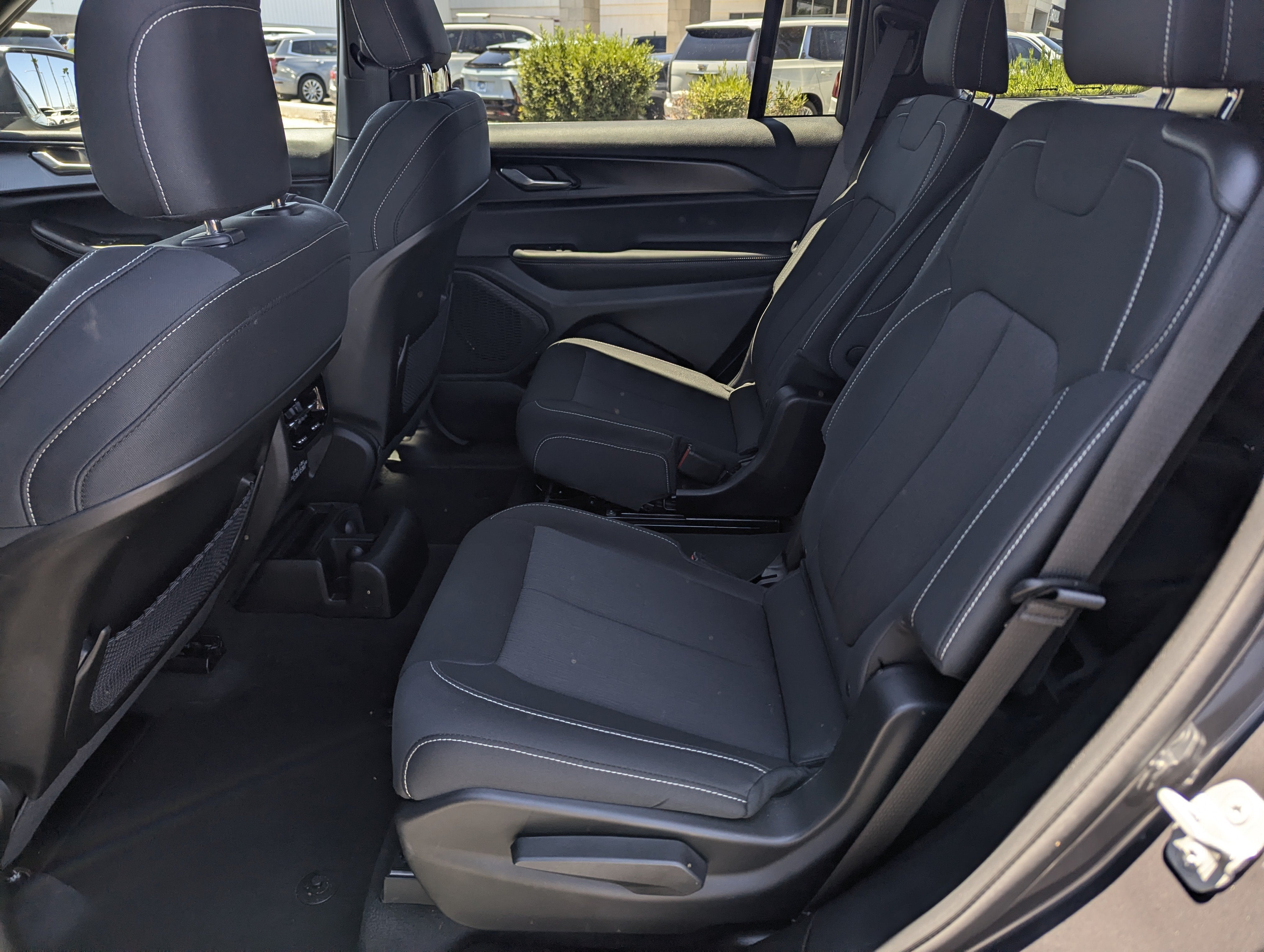2025 Jeep Grand Cherokee L Laredo 4x2