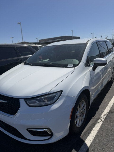2023 Chrysler Pacifica Touring L's photo